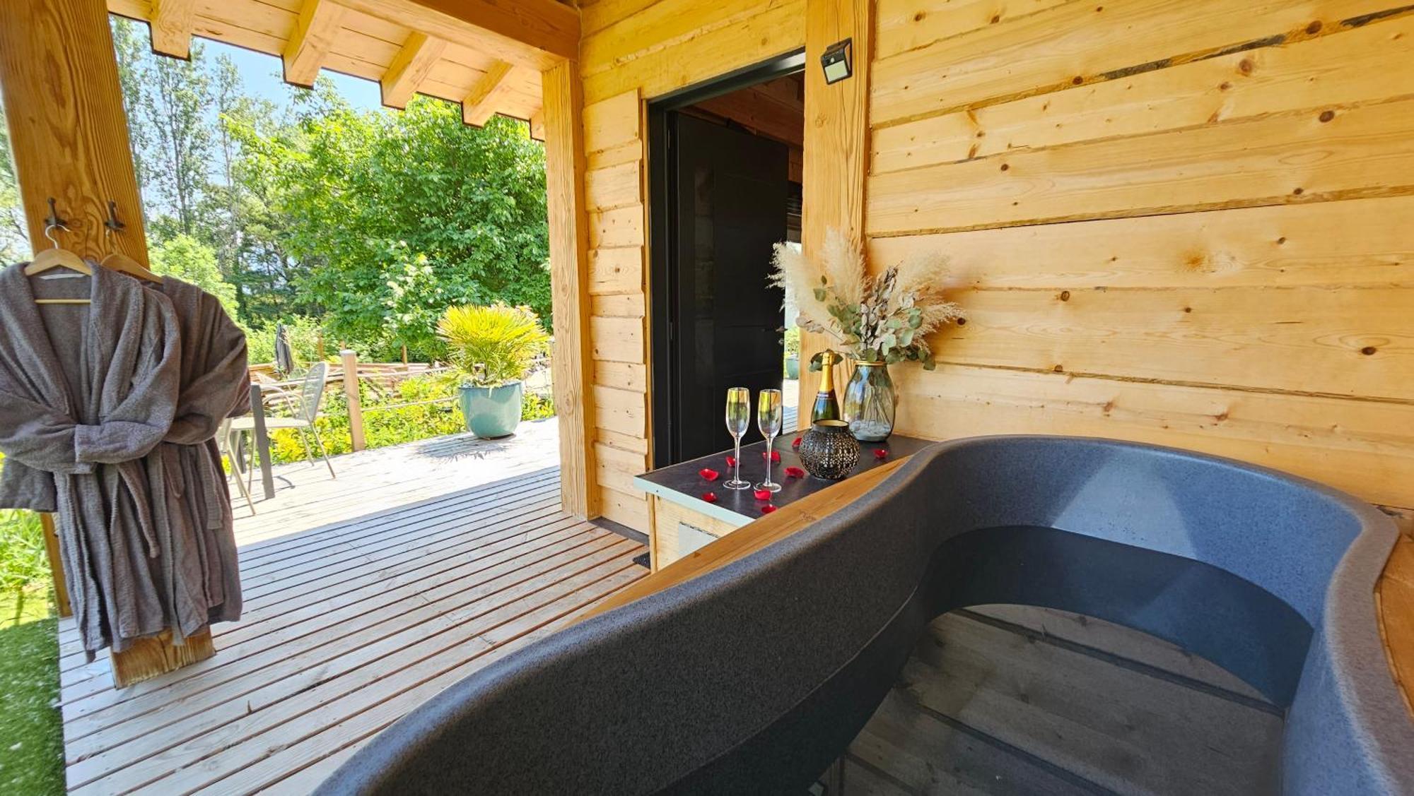 L'Etang De La Tourne Bed & Breakfast Les Marches ภายนอก รูปภาพ