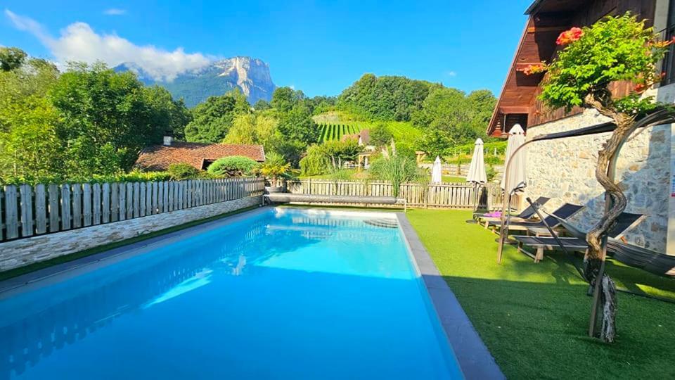 L'Etang De La Tourne Bed & Breakfast Les Marches ภายนอก รูปภาพ